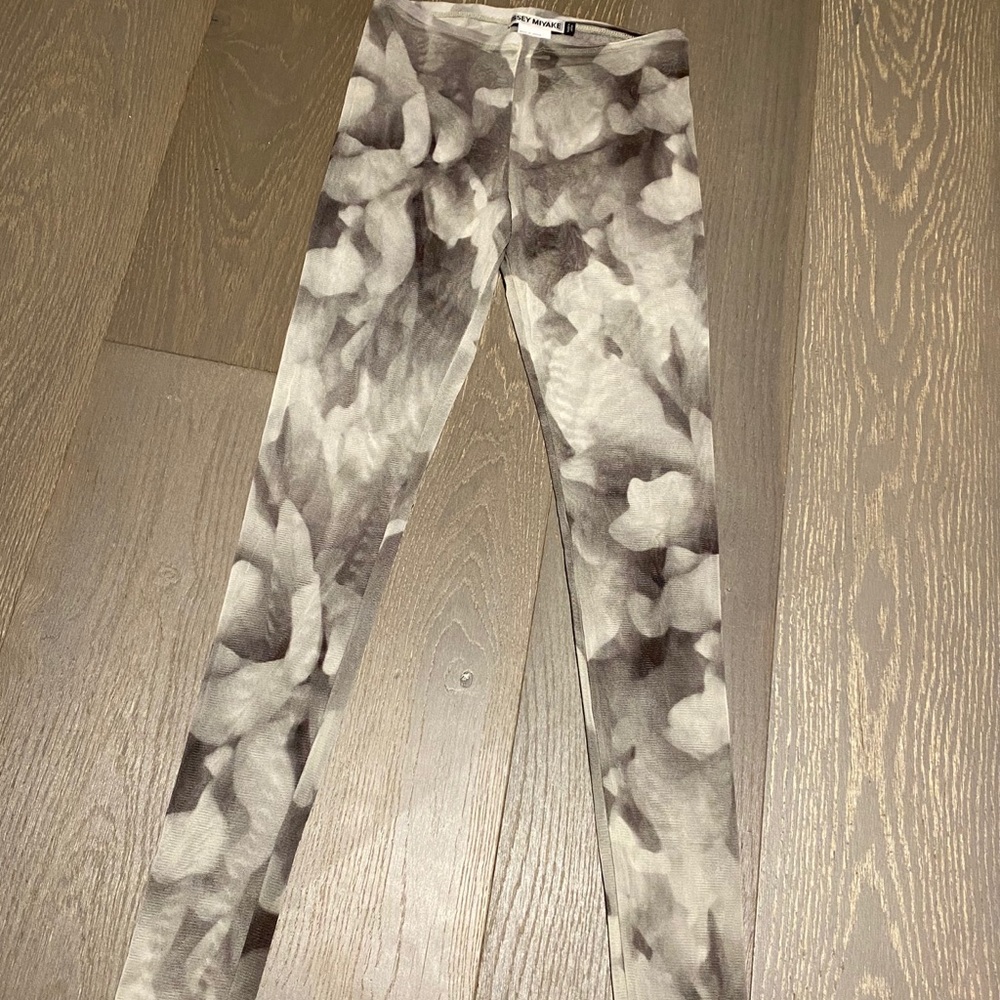 Issey Miyake leggings